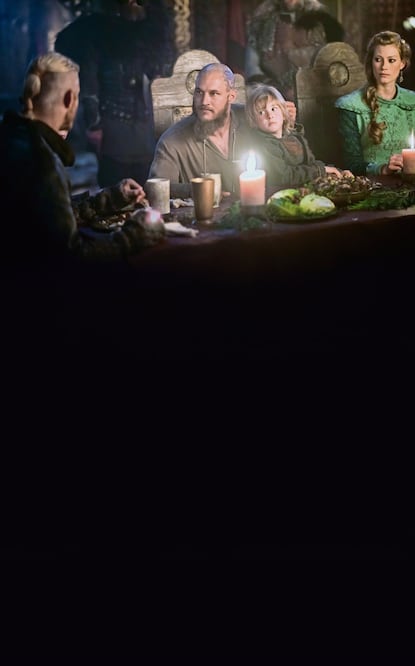 La serie es protagonizada por Travis Fimmel y Gustaf Skarsgard (CRÉDITO DE FOTO)