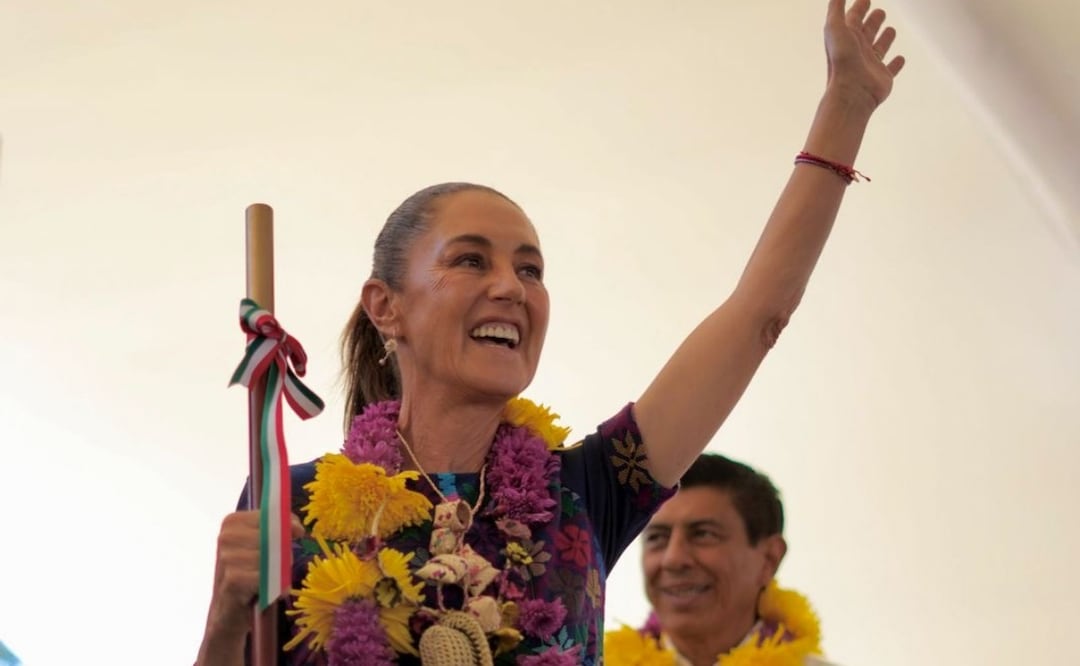 Claudia Sheinbaum durante su visita en la Mixteca oaxaqueña para informar avances del Plan General Lázaro Cárdenas (22/11/2025). Foto: Presidencia