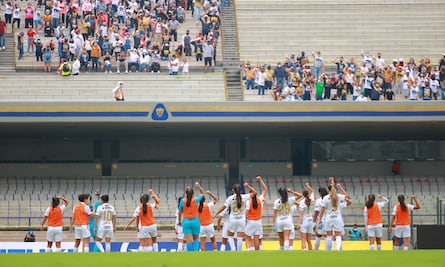Critican a Pumas por acomodo de afición en partido de la femenil