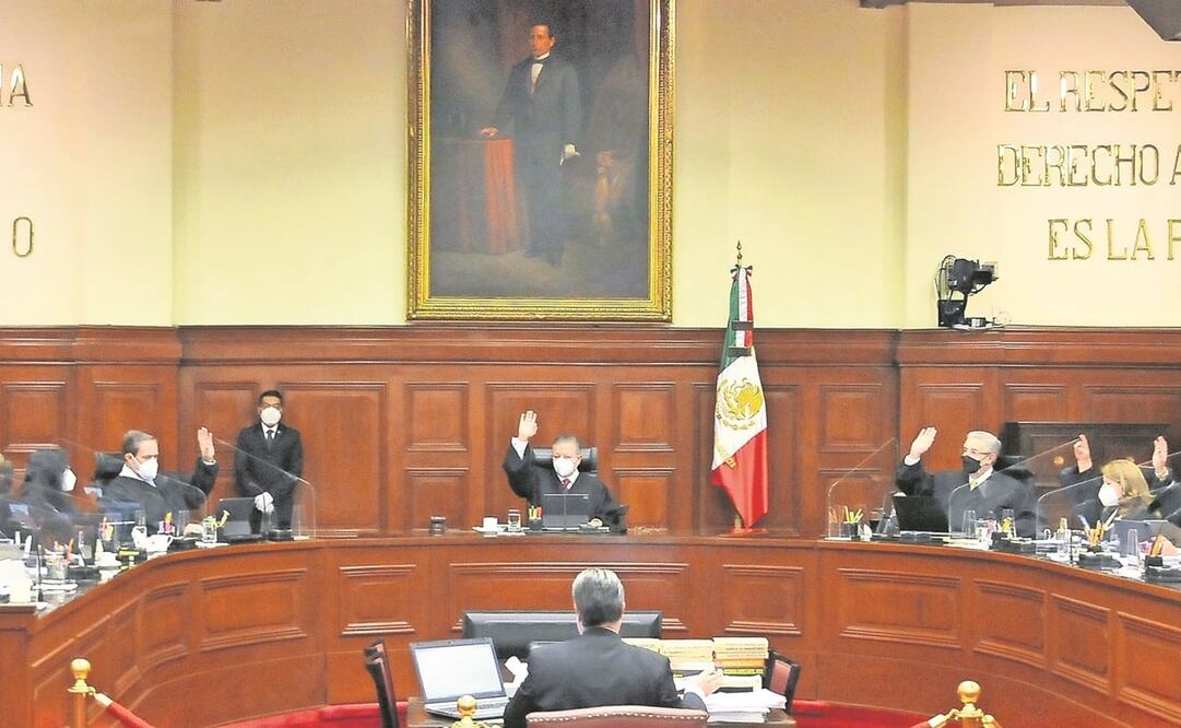 La votación en la Suprema Corte de Justicia de la Nación contó con la manifestación en contra de las ministras Yasmín Esquivel Mossa y Loretta Ortiz Ahlf. Foto: Especial
