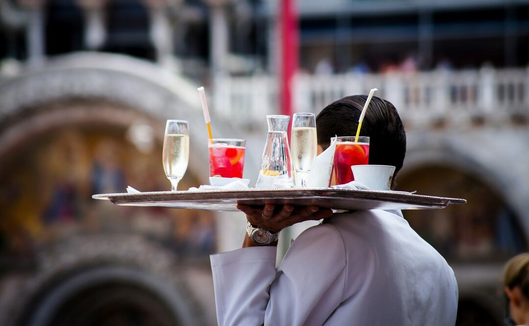 Las razones por las que es recomendable dejar propinas a meseros. Foto: Unsplash