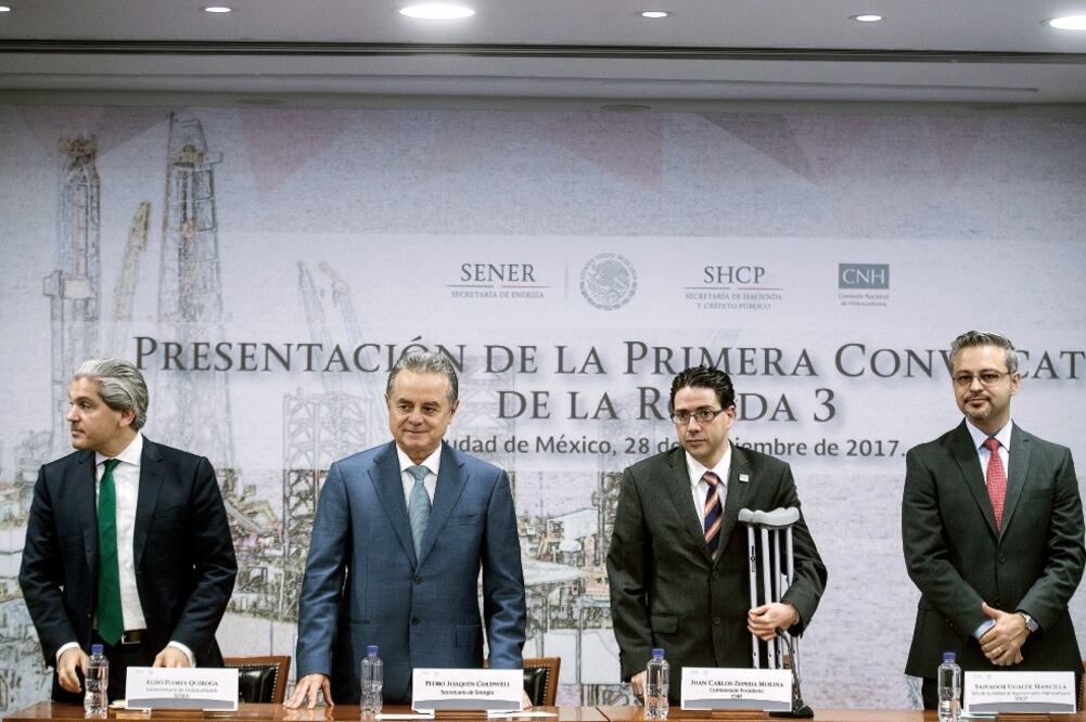 Aldo Flores Quiroga, subsecretario de Hidrocarburos; Pedro Joaquín Coldwell, secretario de Energía; Juan Carlos Zepeda, presidente de la CNH, y Salvador Ugalde, titular de la Unidad de Hidrocarburos de Hacienda, en conferencia (GERMÁN ESPINOSA)