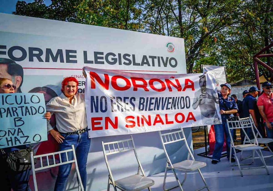 Fernández Noroña interpretó este movimiento como un acto de boicot al evento, al cual fue invitado por su compañera de escaño. Foto: Especial