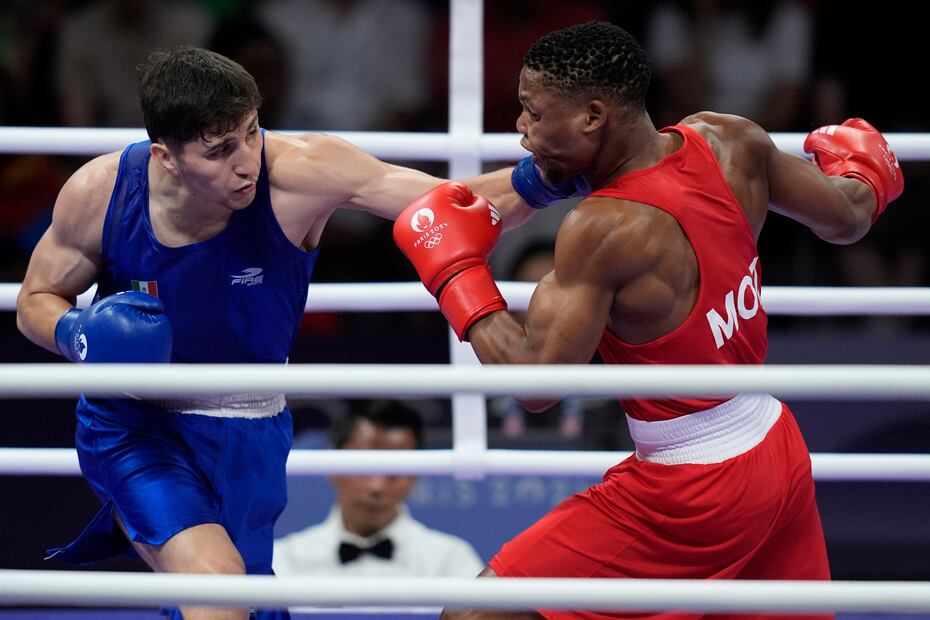 Marco Verde golpeando a Tiago Muxanga en los Juegos Olímpicos - Foto: AP