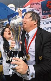 Técnicos foráneos dominan a locales