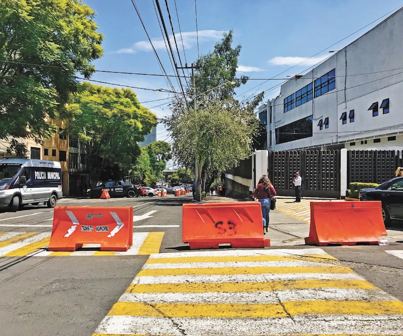 La presidencia municipal de Naucalpan estuvo cercada por patrullas. Foto: REBECA JIMÉNEZ. EL UNIVERSAL