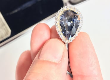 Subastan histórico diamante azul por 6.7 mmd