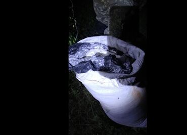 Aseguran costales con posible metanfetamina tras persecución de sujetos en Culiacán