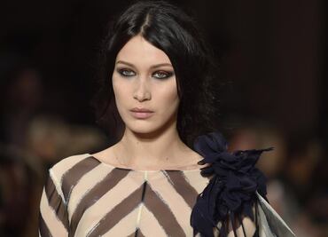 Bella Hadid comparte foto semidesnuda