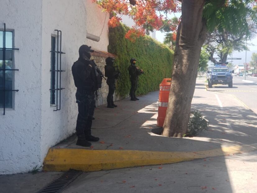 García Cabeza de Vaca se encuentra en residencia oficial, aseguran secretarios estatales