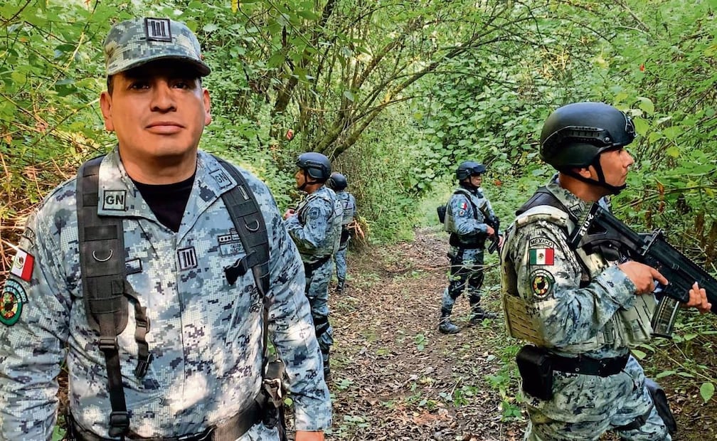 Los patrullajes son pie a tierra entre senderos y brechas en busca de indicios que alerten sobre la presencia de taladores ilegales. Foto: Alberto González / EL UNIVERSAL