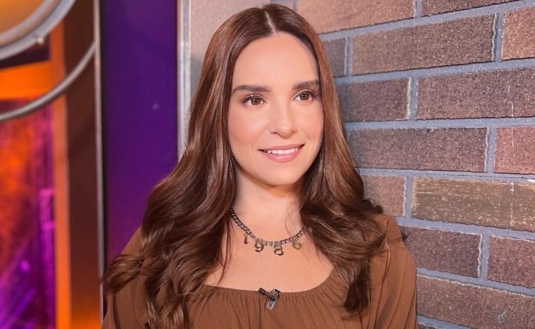 Tania Rincón en el estudio de grabación. Fuente: Instagram @taniarin
