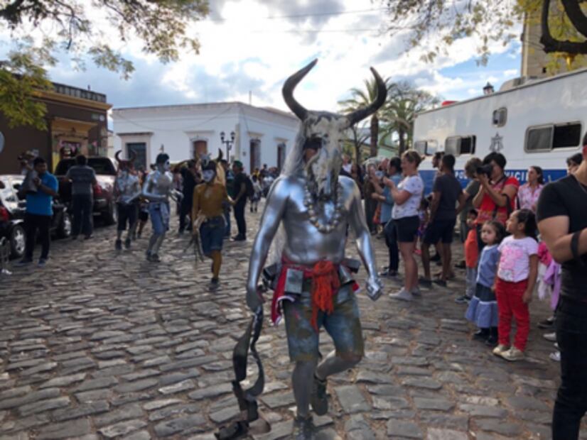 Inician carnavales en Oaxaca con desfile en la capital