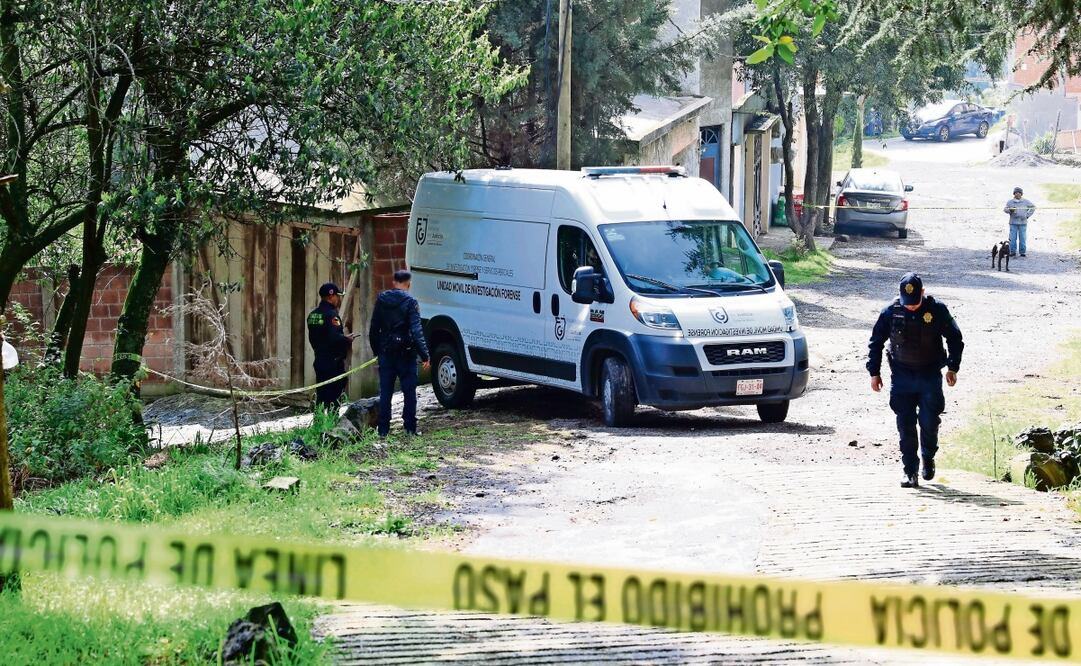 Agentes investigan asesinato de dos mujeres en Topilejo. Foto: Especial