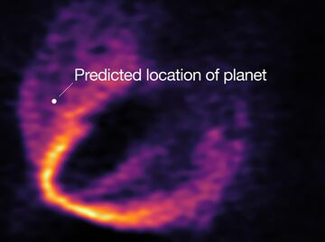 Telescopio ALMA descubre tres planetas que orbitan una estrella