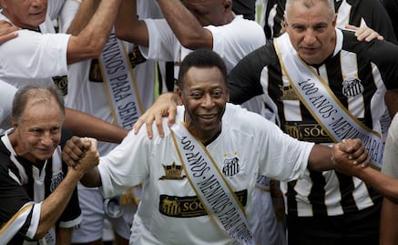 Santos despide a Pelé y su legado con una corona