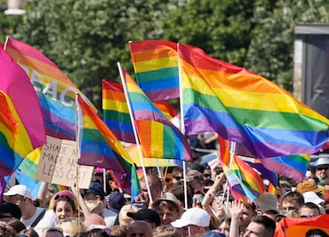 Enoja a Hungría críticas a su ley que prohíbe “promoción” de homosexualidad entre menores