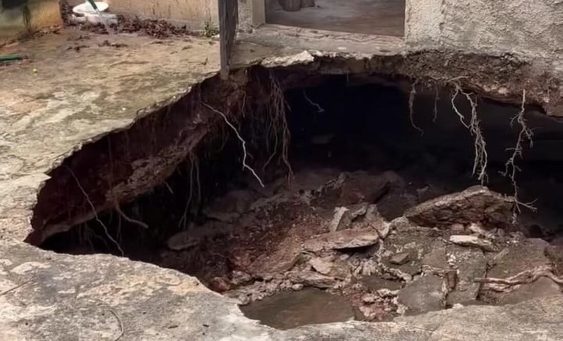 Aparece socavón debajo de una vivienda, en Muna, Yucatán.
Foto: Especial.