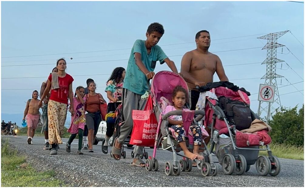 Caravana migrante “Jesucristo” abandona de imprevisto Juchitán en Oaxaca. Foto:  Rusvel Rasgado / EL UNIVERSAL