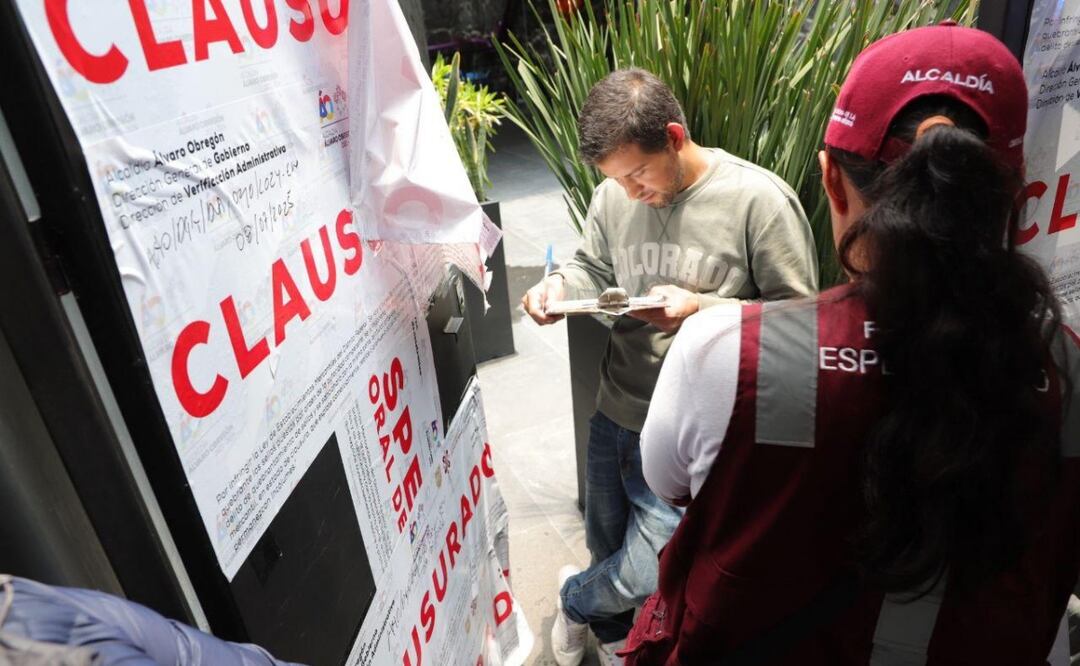Clausuran inmueble en Jardines del Pedregal; operaba como plaza comercial pese a uso habitacional. Foto: Especial