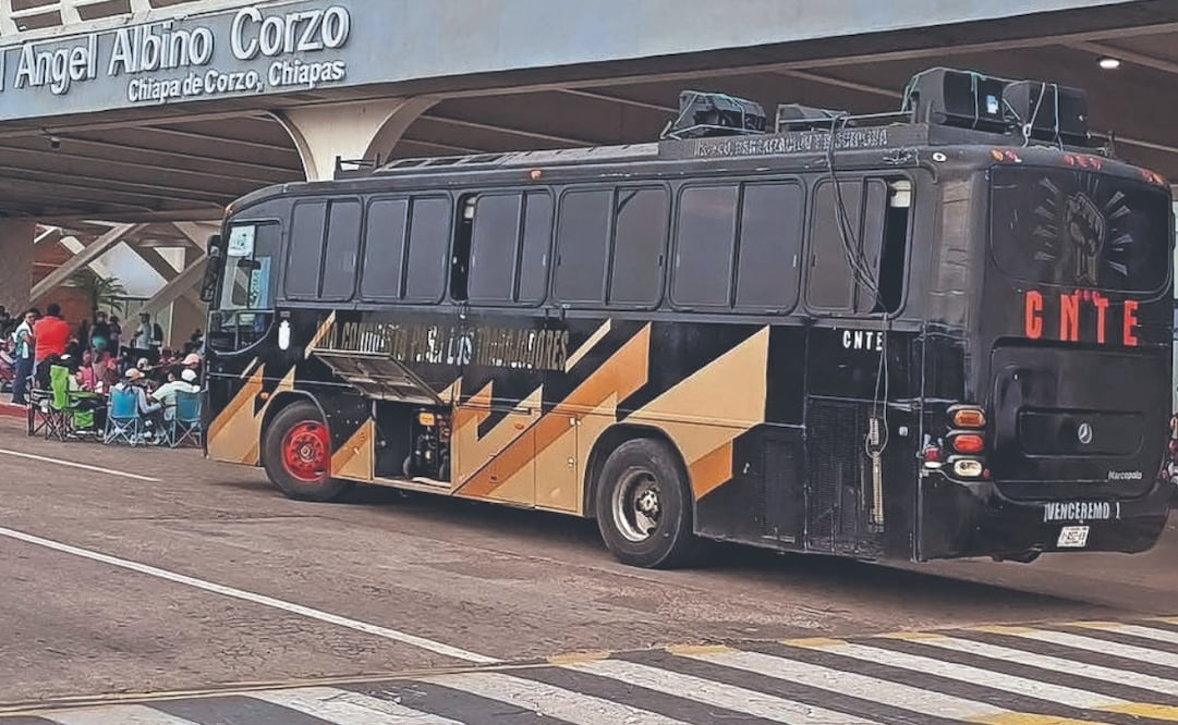Maestros bloquearon el aeropuerto de Tuxtla Gutiérrez. Foto: Especial