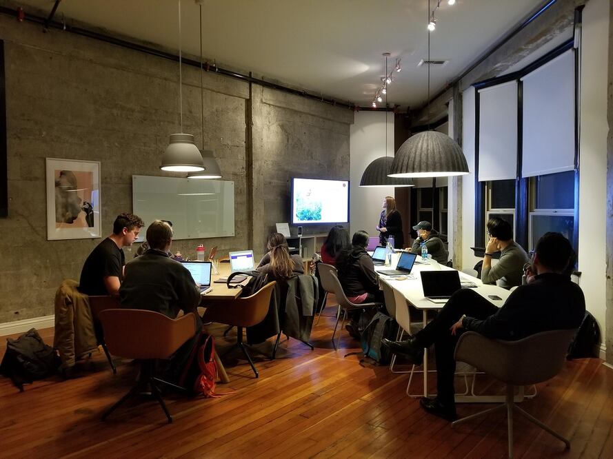 Proyecta las videollamadas en tu televisión para mejorar la visualización / Foto: Pexels