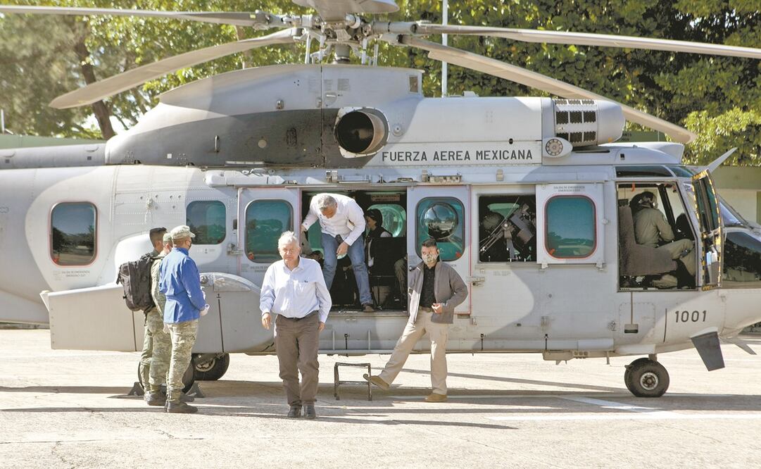 El presidente Andrés Manuel López Obrador viajó ayer a su natal Tabasco para encabezar las acciones de apoyo a la población afectada por las inundaciones y el desfogue de la prensa Peñitas. Foto: PRESIDENCIA