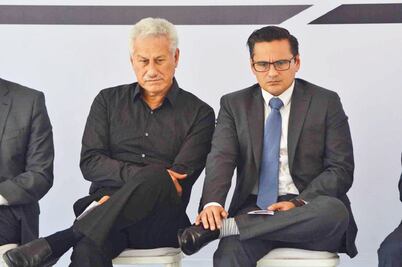 Ex secretario presenta pruebas de denuncias