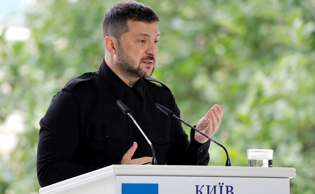 El presidente ucraniano, Volodímir Zelenski, asiste a una conferencia de prensa conjunta con el primer ministro canadiense tras su reunión en Kiev, Ucrania, el 24 de agosto de 2025. Mark Carney llegó a Kiev para reunirse con altos funcionarios ucranianos, mientras Ucrania conmemora el Día de la Independencia en medio de la invasión rusa. Foto: EFE