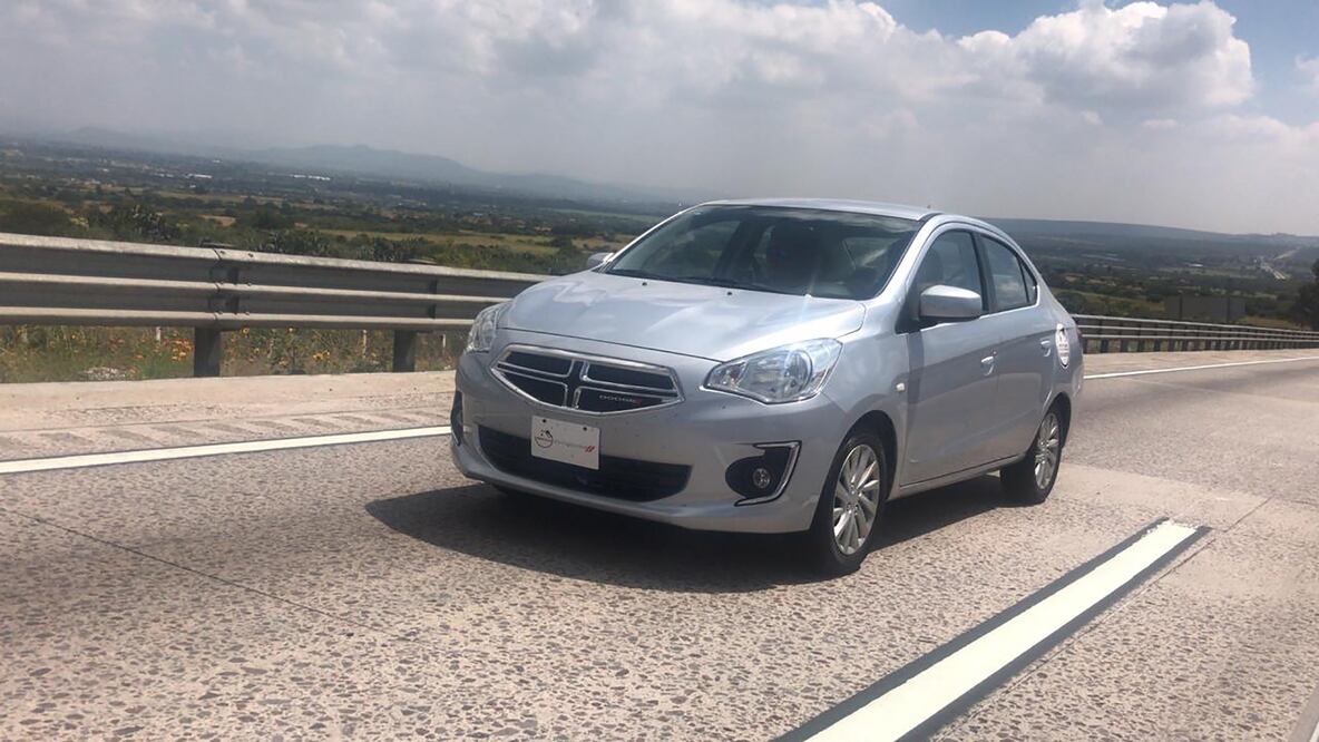 Dodge Attitude 2019: eficiencia de gasolina superior