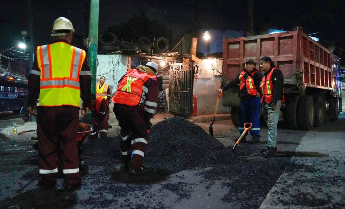 Bacheo nocturno ha cubierto 130 km en 13 vialidades desde agosto (31/08/2025). Foto: Especial