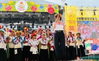 Alcaldesa de Xochimilco inaugura fiesta de La Flor Más Bella del Ejido; reconoce a mujeres de los pueblos originarios