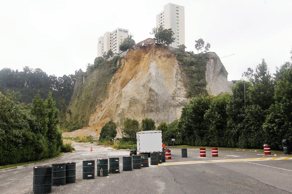 La denuncia realizada ante la PGR asegura que hubo negligencia de constructores y de las personas que autorizaron la realización de los condominios. El demandante dice que se puso en riesgo la vida de los habitantes del Vista Campo (ARCHIVO EL UNIVERSAL)