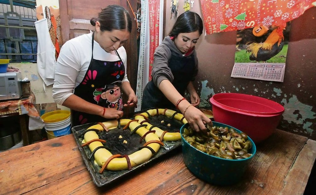 La familia Rosas elabora más de 80
roscas al día en esta temporada. Foto: Omar Contreras / EL UNIVERSAL
