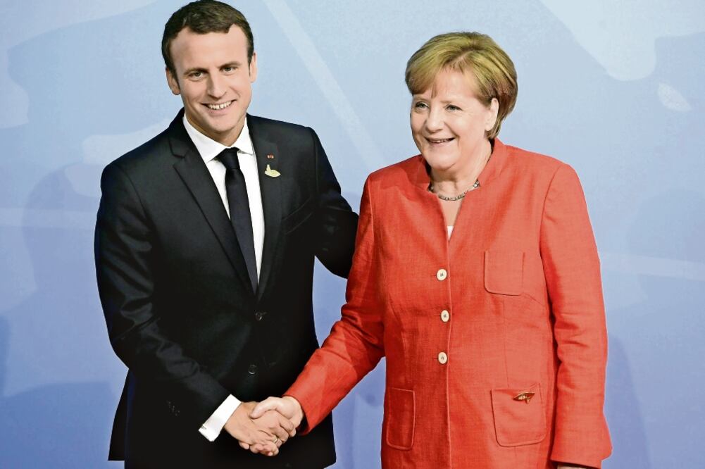 El presidente francés, Emmanuel Macron, y la canciller alemana, Ángela Merkel, son algunos de los mandatarios que no tienen hijos. (CLEMENS BILAN. EFE)