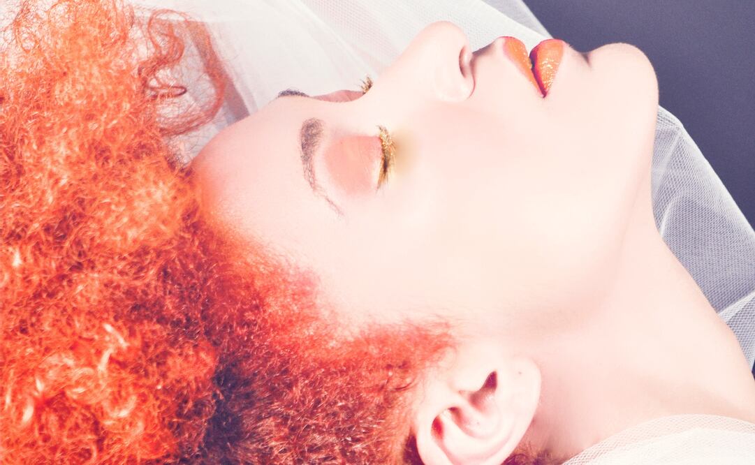 El Living Coral será el protagonista durante 2019 para el color de maquillaje y cabello. Foto: Unsplash y cortesía