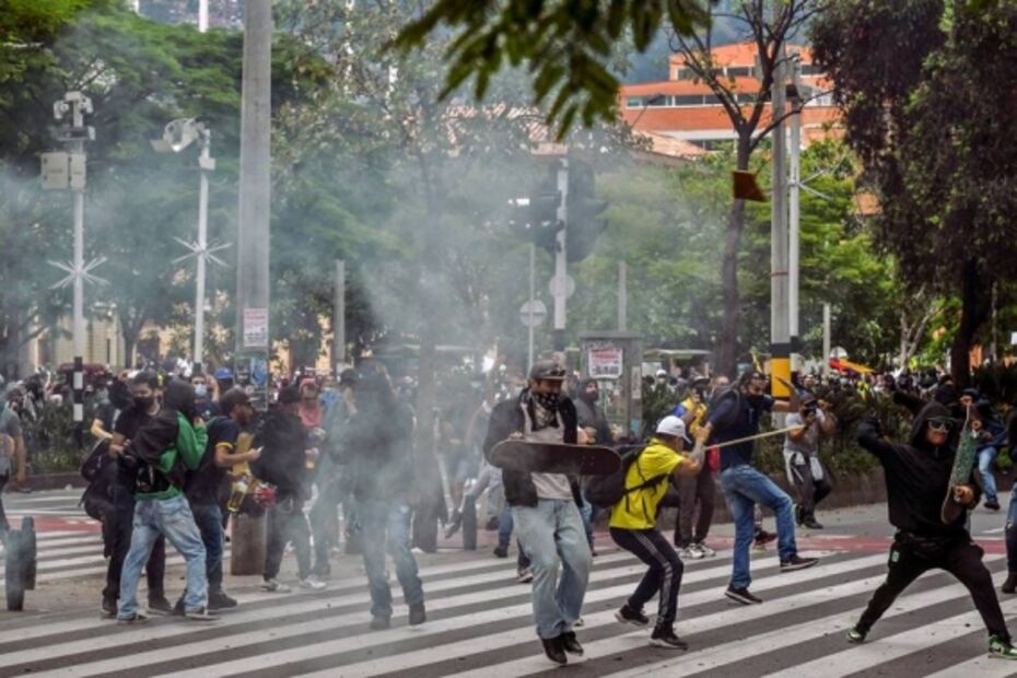 Protestas contra reforma tributaria dejan un muerto en Colombia