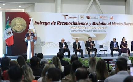 Tamaulipas reconoce a maestros; Américo Villarreal entrega medalla a 183 docentes por 40 años de servicio