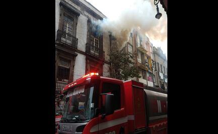 Advierten riesgo de derrumbe en edificio incendiado en Centro Histórico