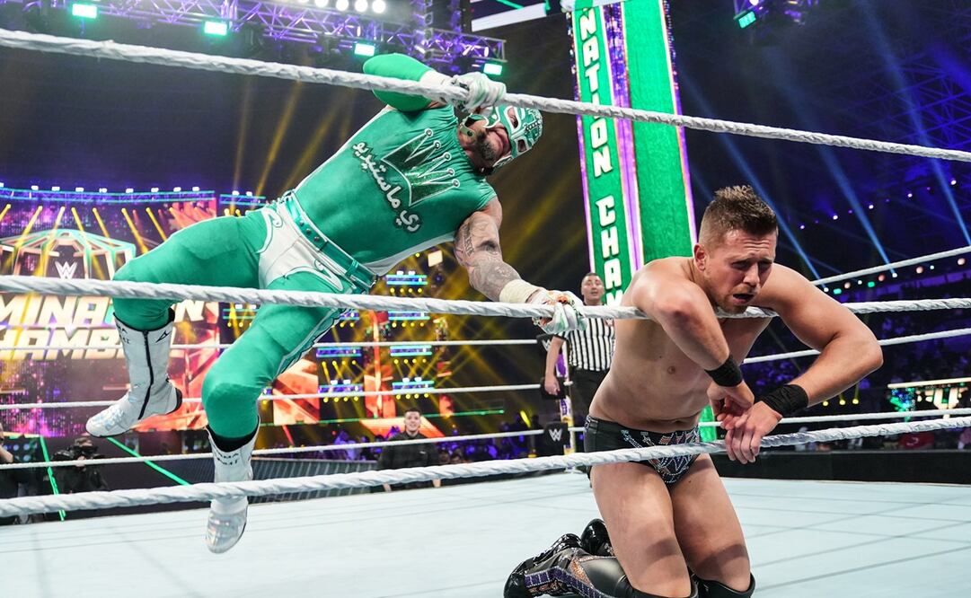 Rey Mysterio aplicando un 619 a The Miz en el evento de WWE Elimination Chamber - FOTO: Cortesía WWE