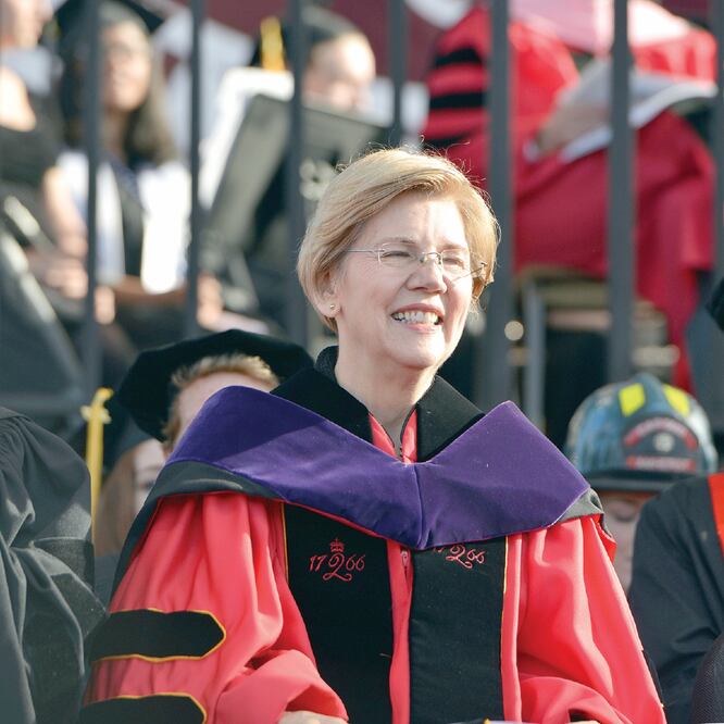 ELIZABETH WARREN, De 69 años, es considerada la aspirante más fuerte hasta el momento del bando demócrata. Senadora, ha sido profesora más de 20 años en la Universidad de Harvard.