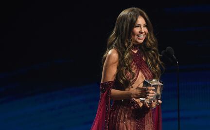 Latin Grammys 2019, Thalía lo enseña todo con vestido transparente
