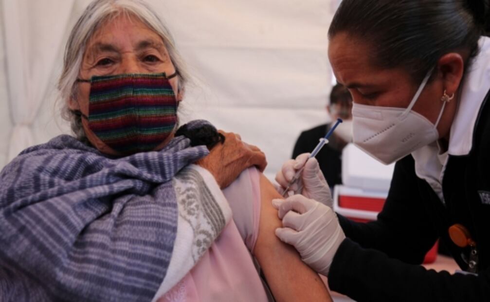 Aplicación de vacunas, amor en pandemia e inicio de la cuaresma, entre las fotos de la semana