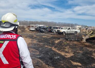 Sinaloa: se incendia Unidad de Bienes Asegurados de la Fiscalía del Estado; 10 vehículos resultaron calcinados