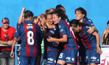 Doblete de Charlyn Corral da triunfo al Levante