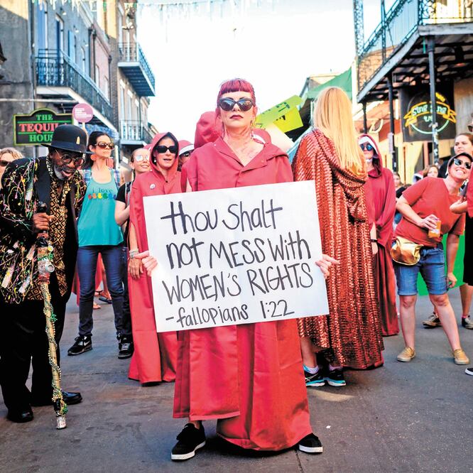 En el barrio francés de Nueva Orleans, Louisiana, el 25 de mayo, varias personas protestaron por el proyecto de ley Heartbeat, que prohibirá el aborto. EMILY KASK. AFP