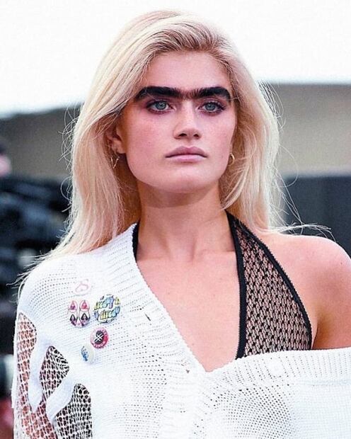 La modelo que está conquistando el mundo al estilo Frida Kahlo 