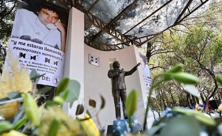 Entre cantos, tragos y más, seguidores se reúnen en Clavería por el Día de José José; celebran al "Príncipe de la canción"