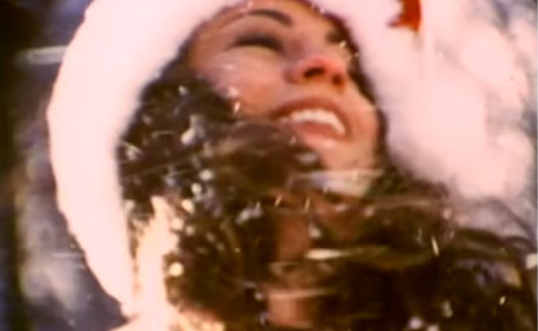 Mariah Carey en el video de "All I Want For Christmas Is You". Foto: Captura de pantalla