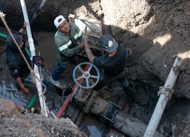 Fuga de agua afecta a 12 colonias en Coacalco, Edomex